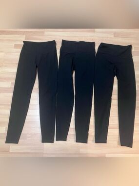 3 NWOT pairs of elevate leggings
